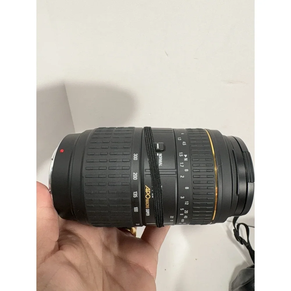 Sigma DG APO Macro‎ Super 70-300mm f/4.0-5.6 APO DG Lens With Leather Case